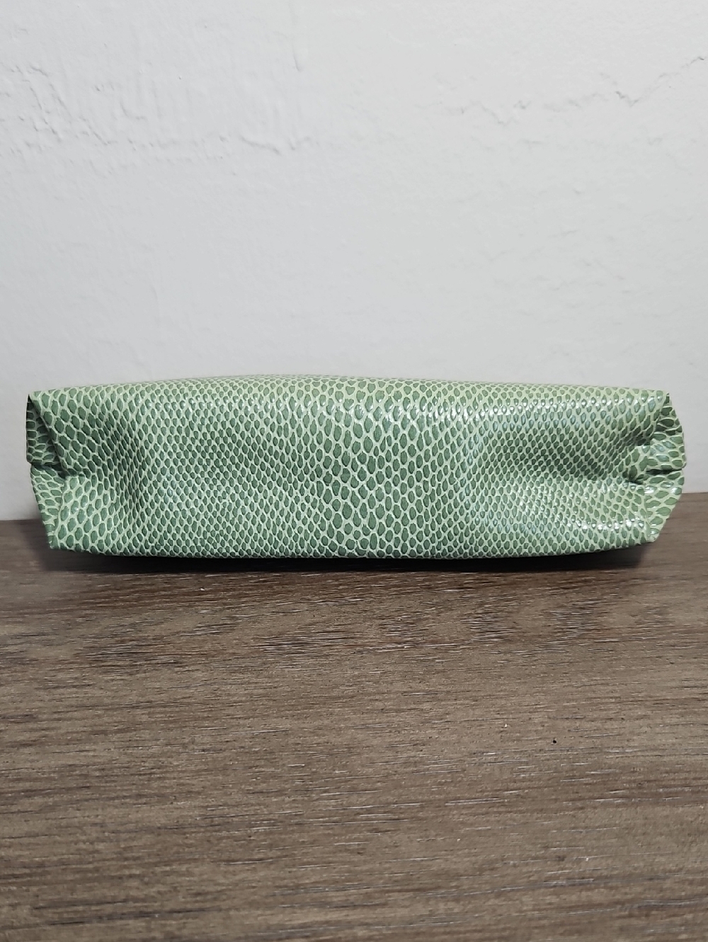 Clinique Faux Snake Skin Make-Up Bag with Wristlet Strap - Picture 6 of 12